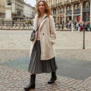 Uniqlo , women’s oversized XS ,  Pile-Lined Fleece Tailored teddy / Sherpa coat